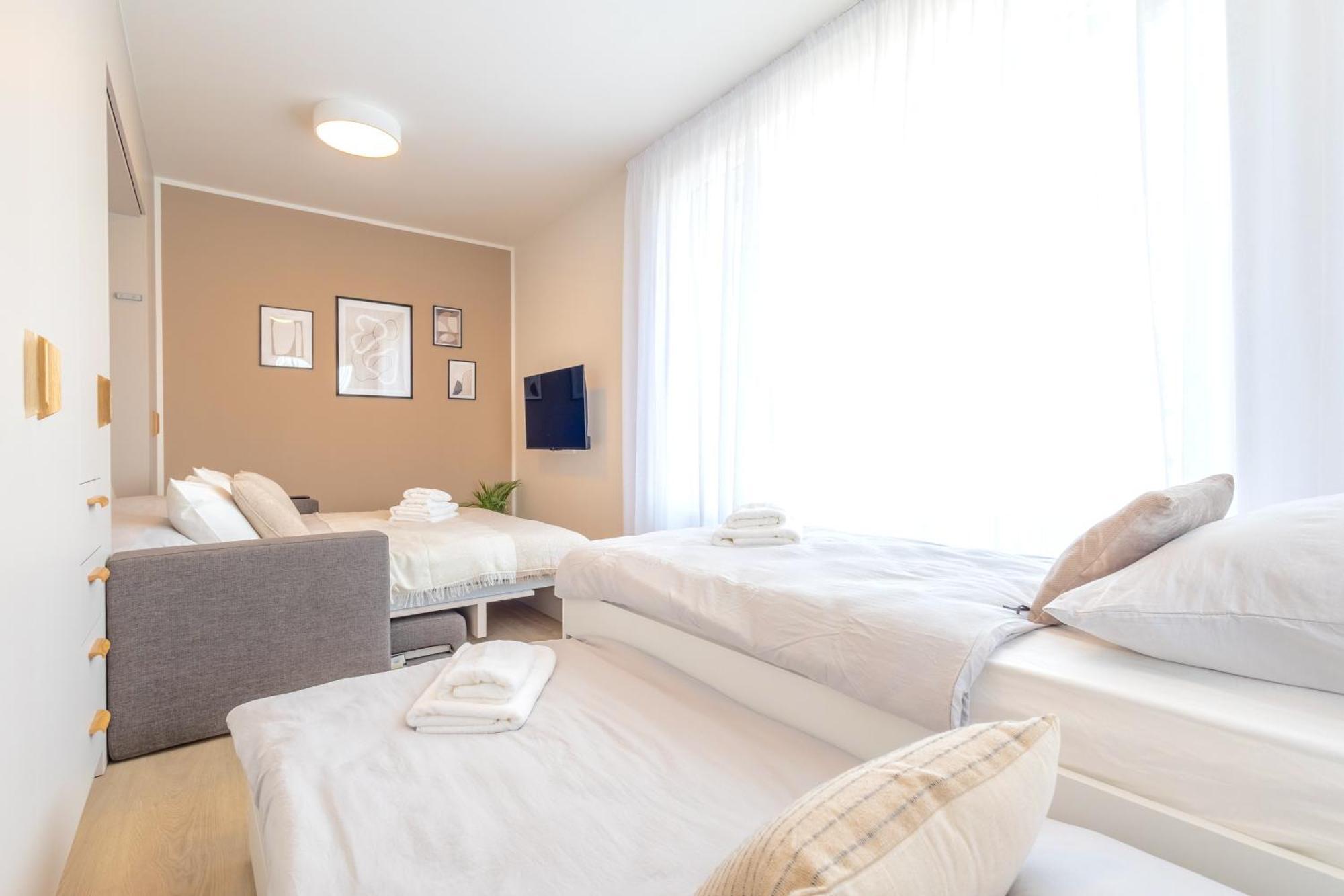 Bright 2Br - 4Th Floor, Balcony, Free Parking By Gravity Prague Apartment Екстериор снимка