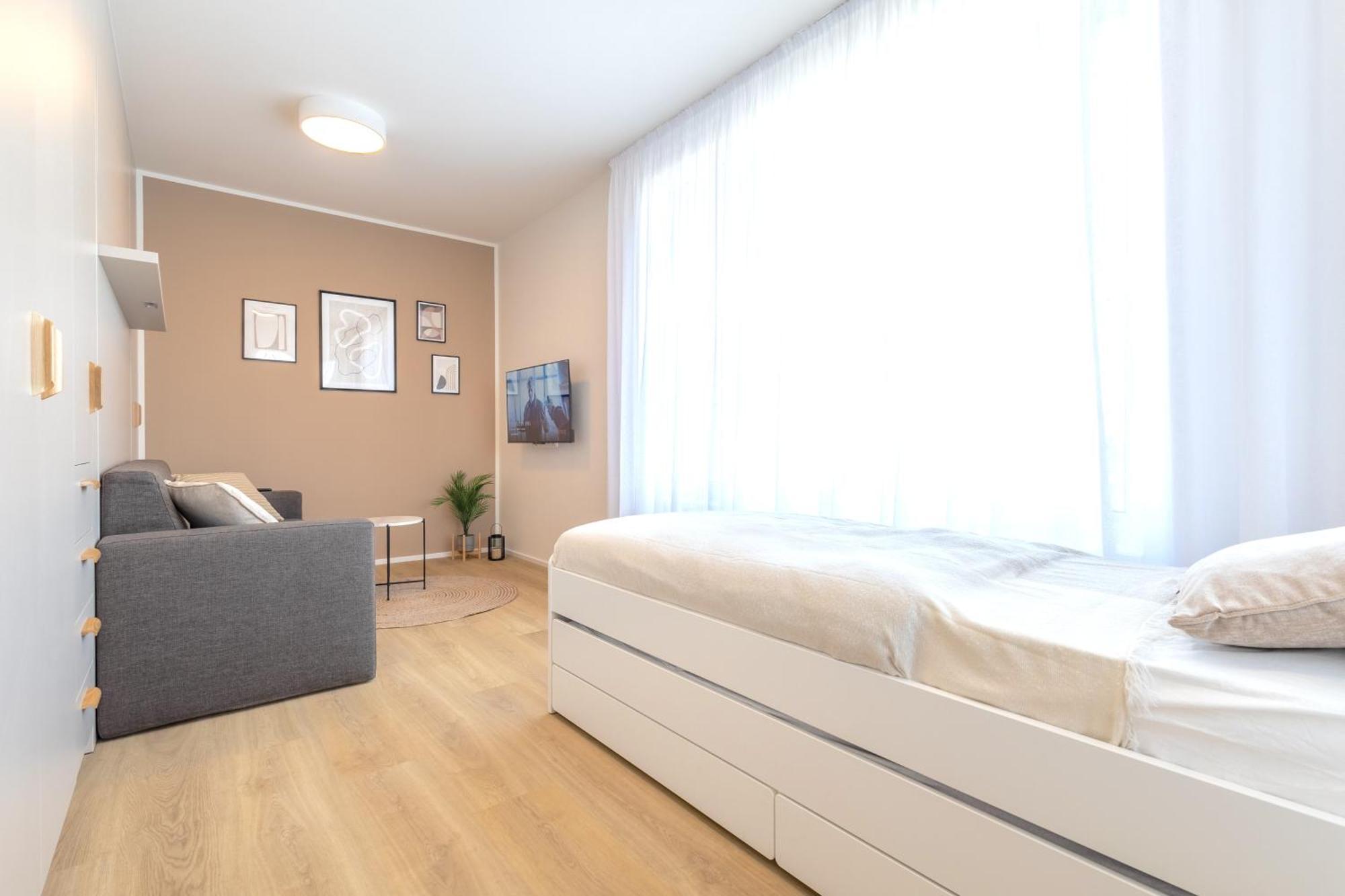 Bright 2Br - 4Th Floor, Balcony, Free Parking By Gravity Prague Apartment Екстериор снимка