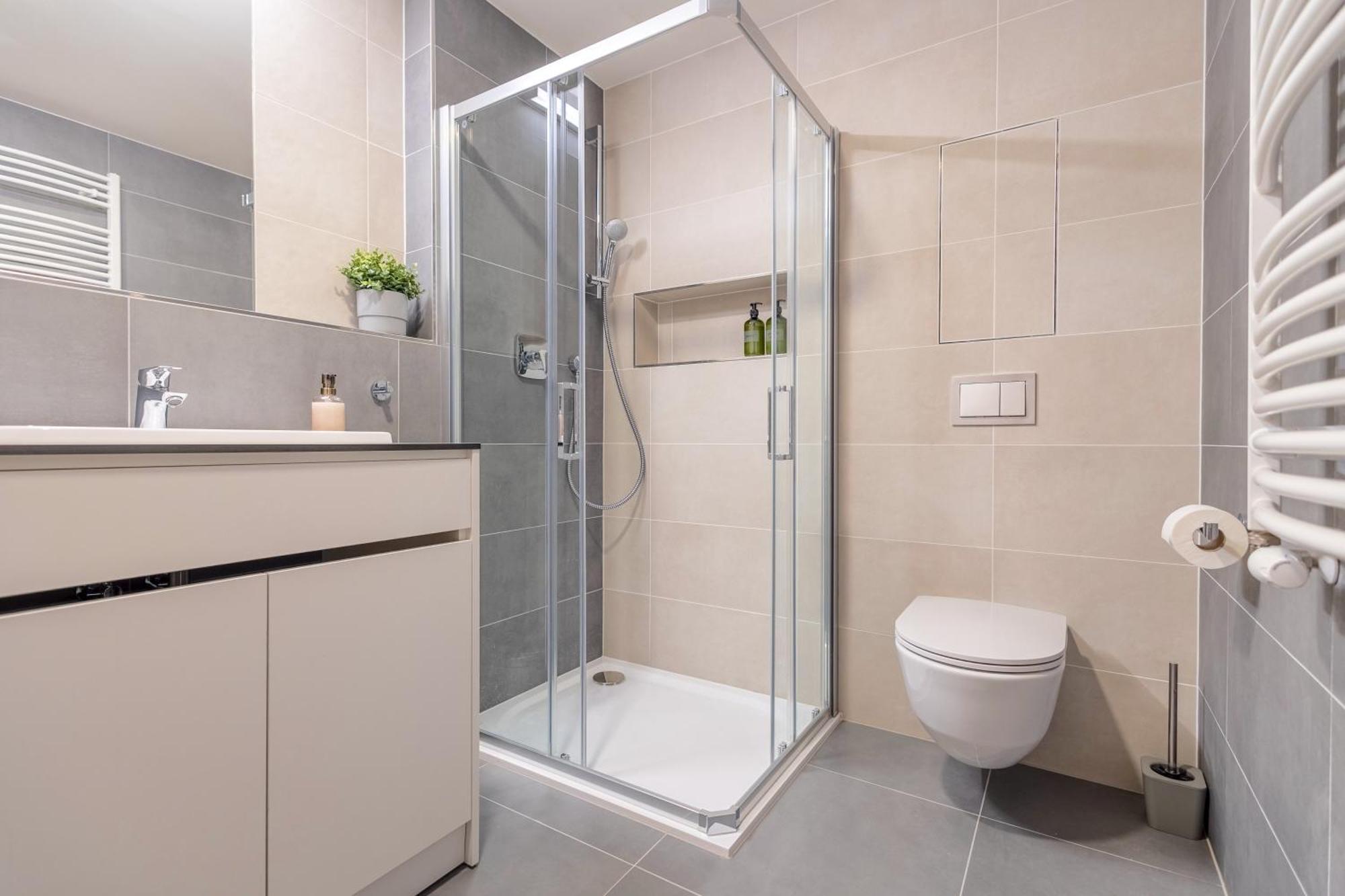Bright 2Br - 4Th Floor, Balcony, Free Parking By Gravity Prague Apartment Екстериор снимка