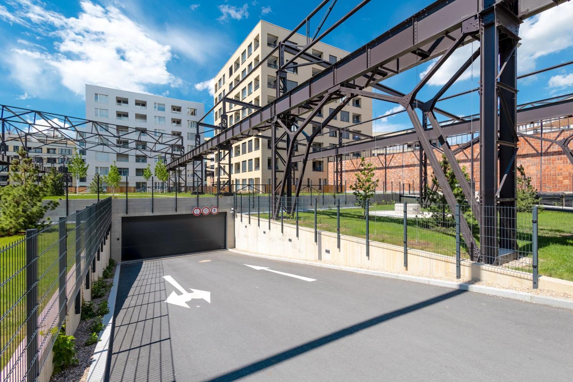 Bright 2Br - 4Th Floor, Balcony, Free Parking By Gravity Prague Apartment Екстериор снимка