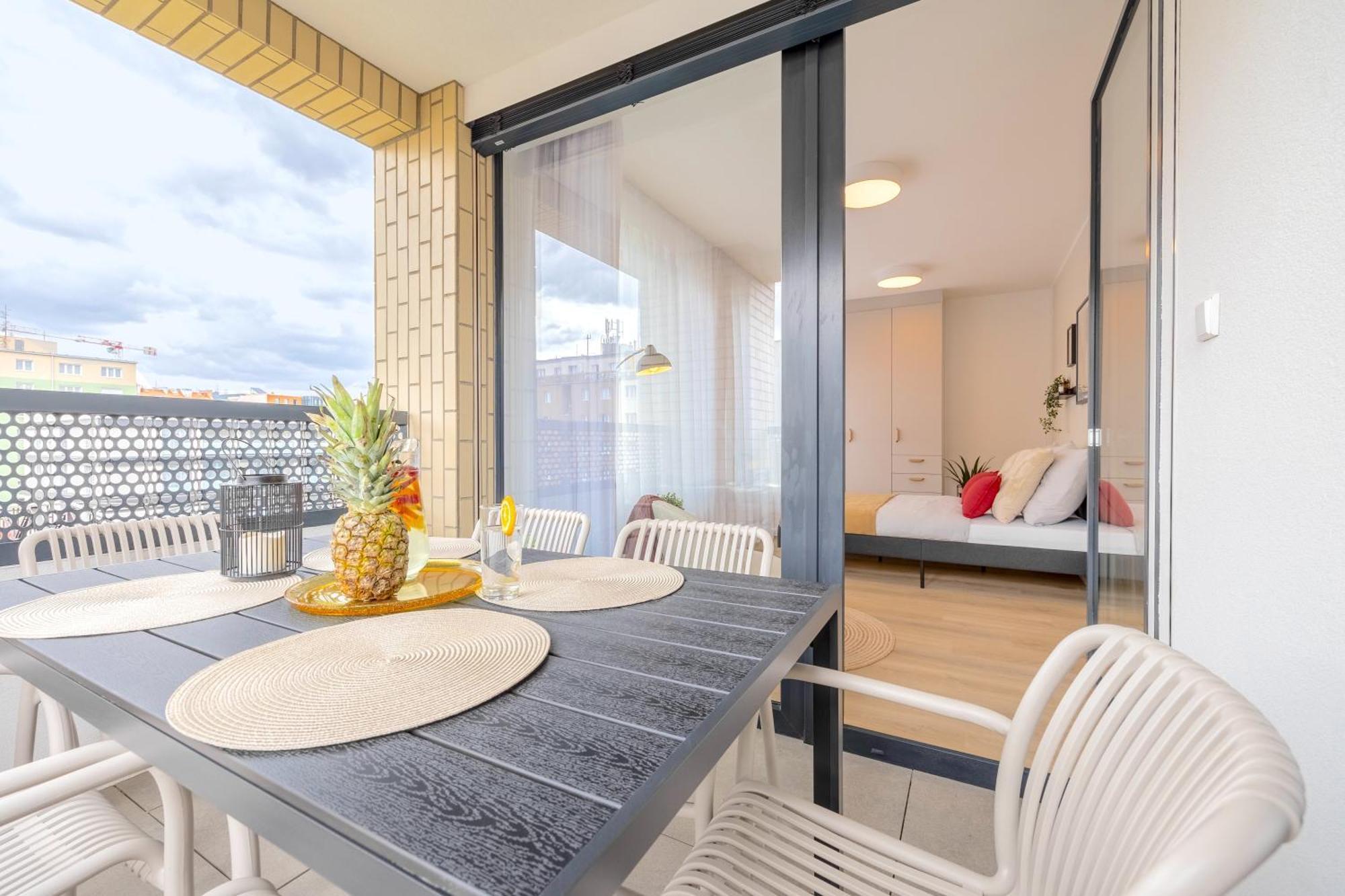 Bright 2Br - 4Th Floor, Balcony, Free Parking By Gravity Prague Apartment Екстериор снимка