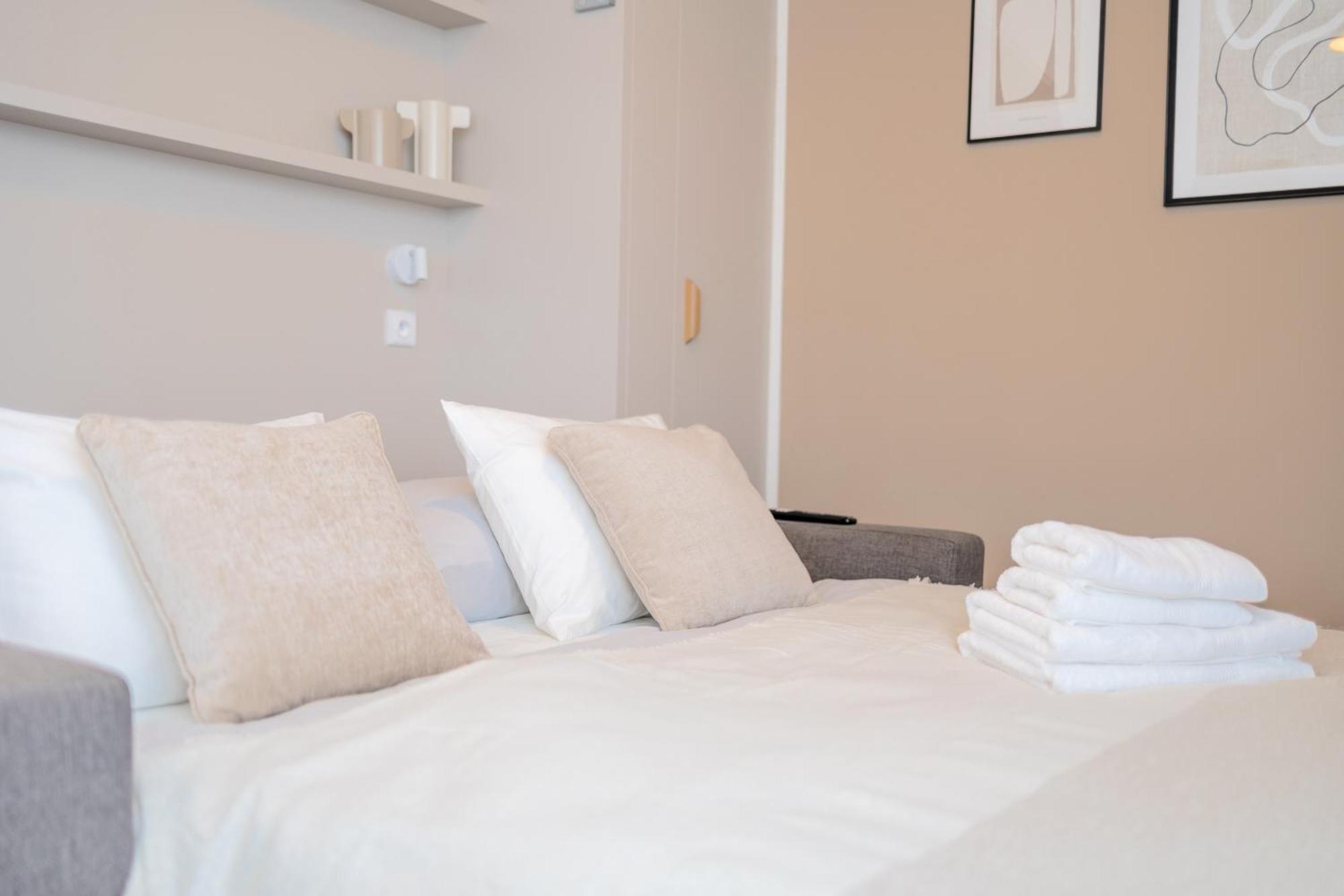 Bright 2Br - 4Th Floor, Balcony, Free Parking By Gravity Prague Apartment Екстериор снимка