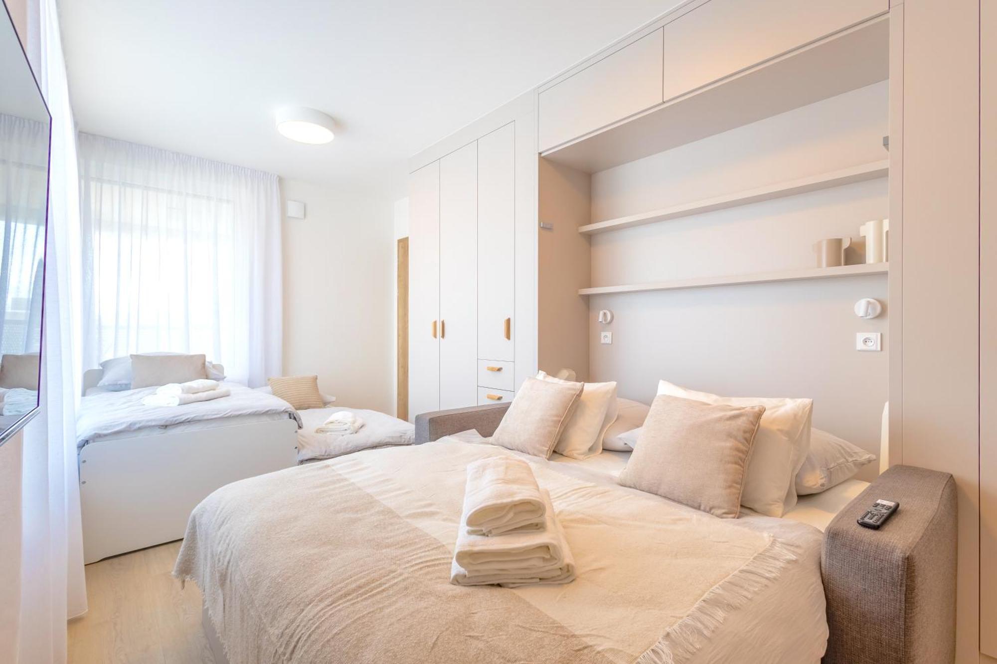 Bright 2Br - 4Th Floor, Balcony, Free Parking By Gravity Prague Apartment Екстериор снимка