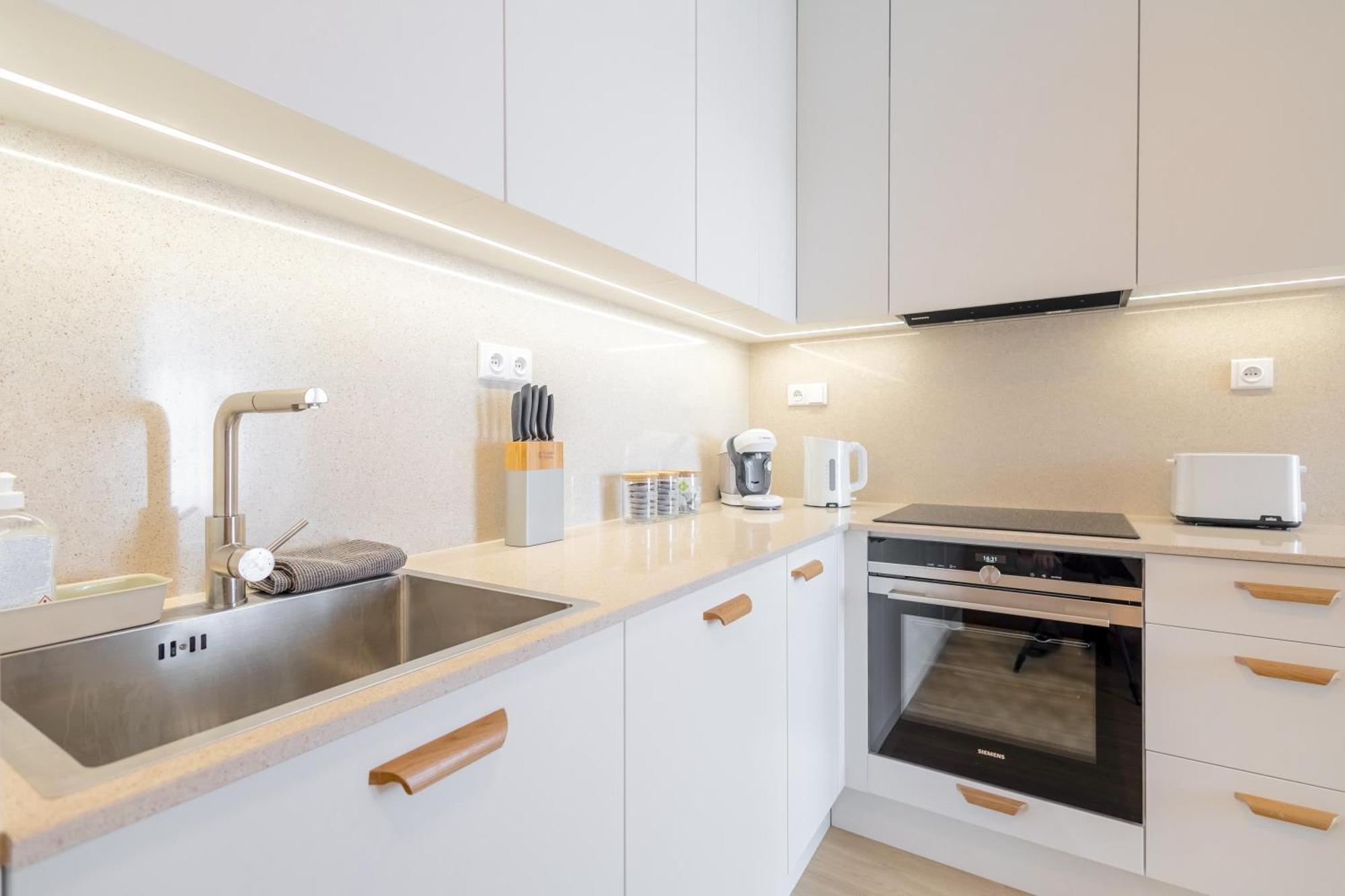 Bright 2Br - 4Th Floor, Balcony, Free Parking By Gravity Prague Apartment Екстериор снимка