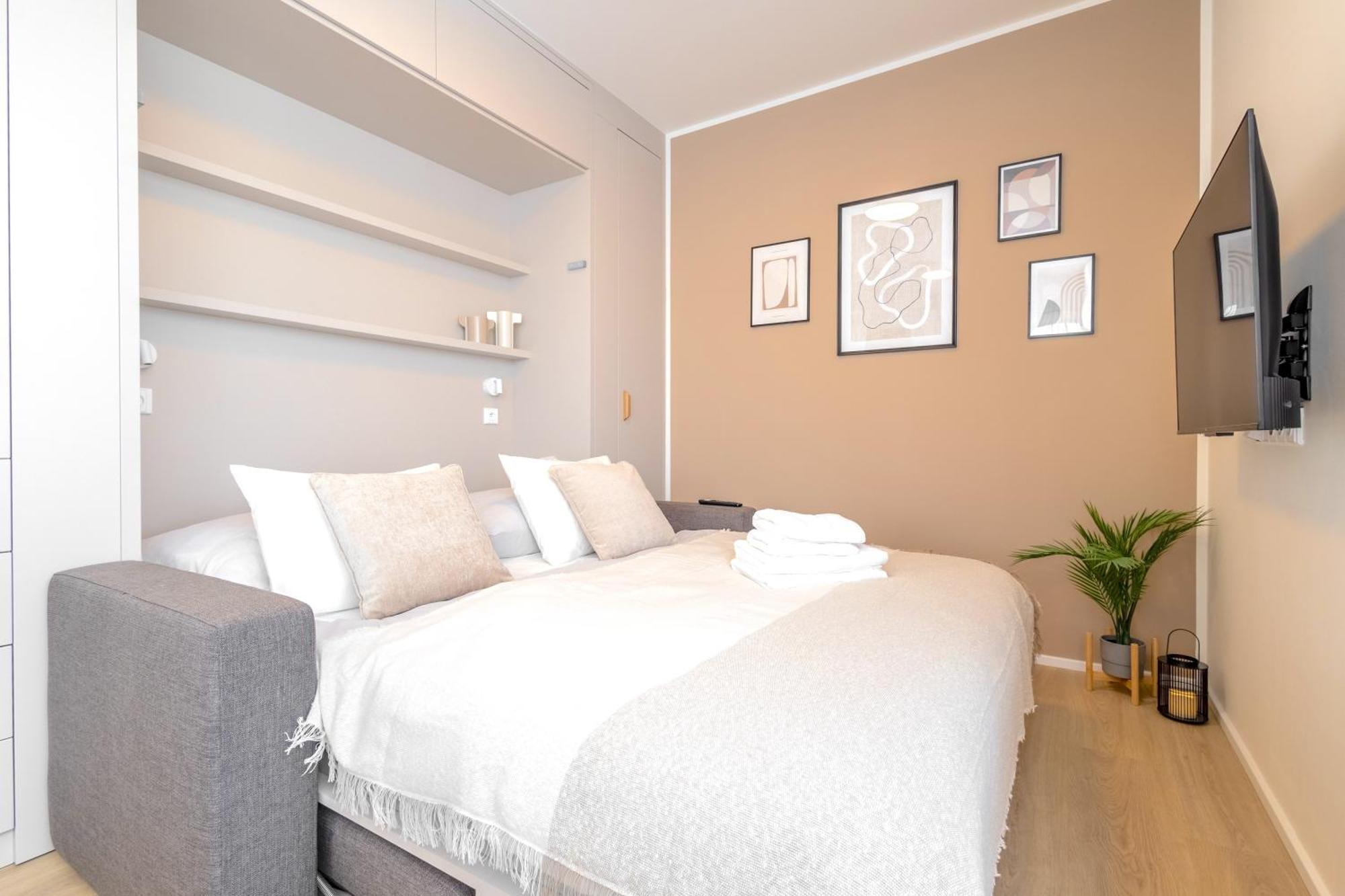 Bright 2Br - 4Th Floor, Balcony, Free Parking By Gravity Prague Apartment Екстериор снимка