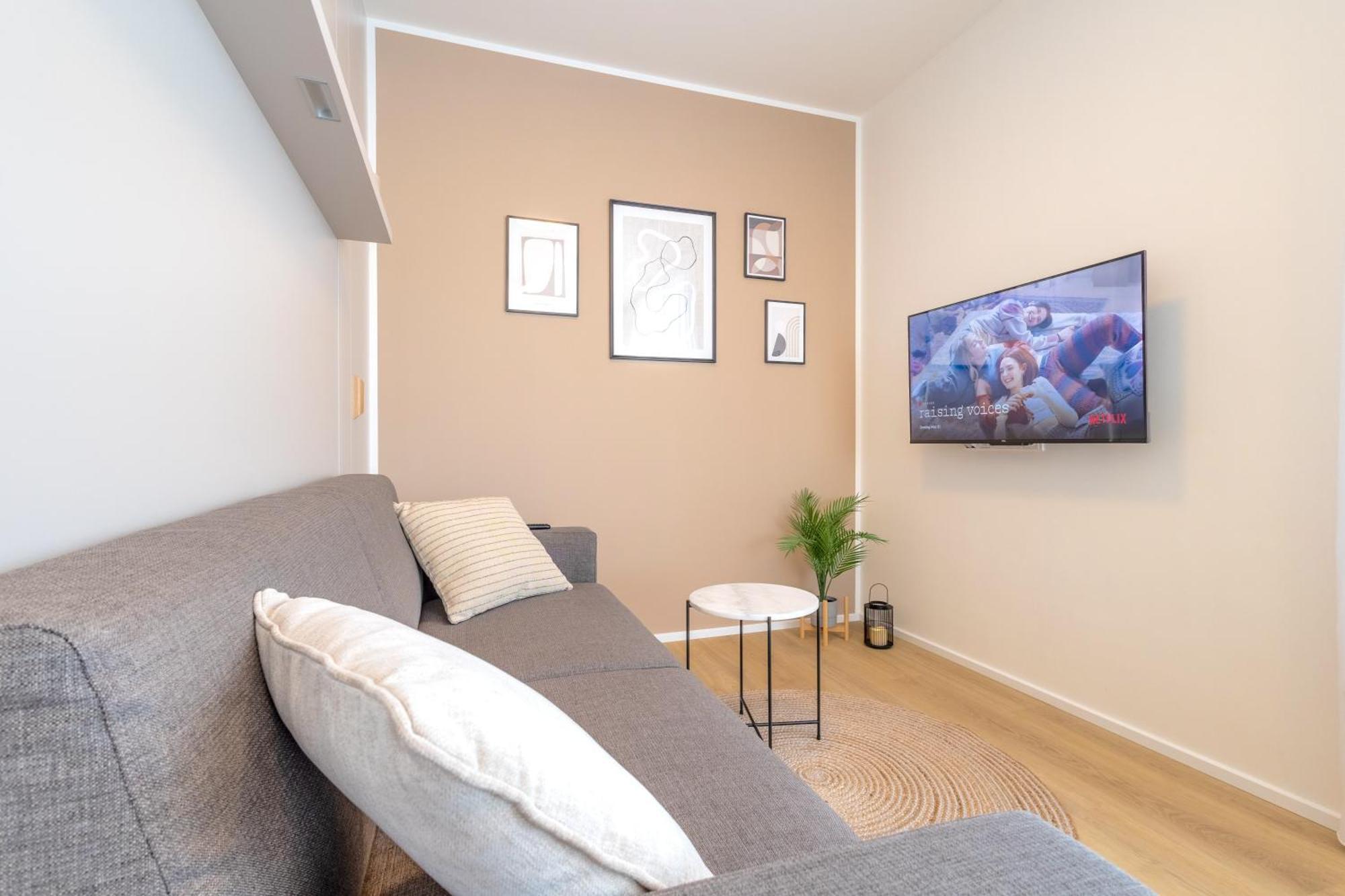 Bright 2Br - 4Th Floor, Balcony, Free Parking By Gravity Prague Apartment Екстериор снимка