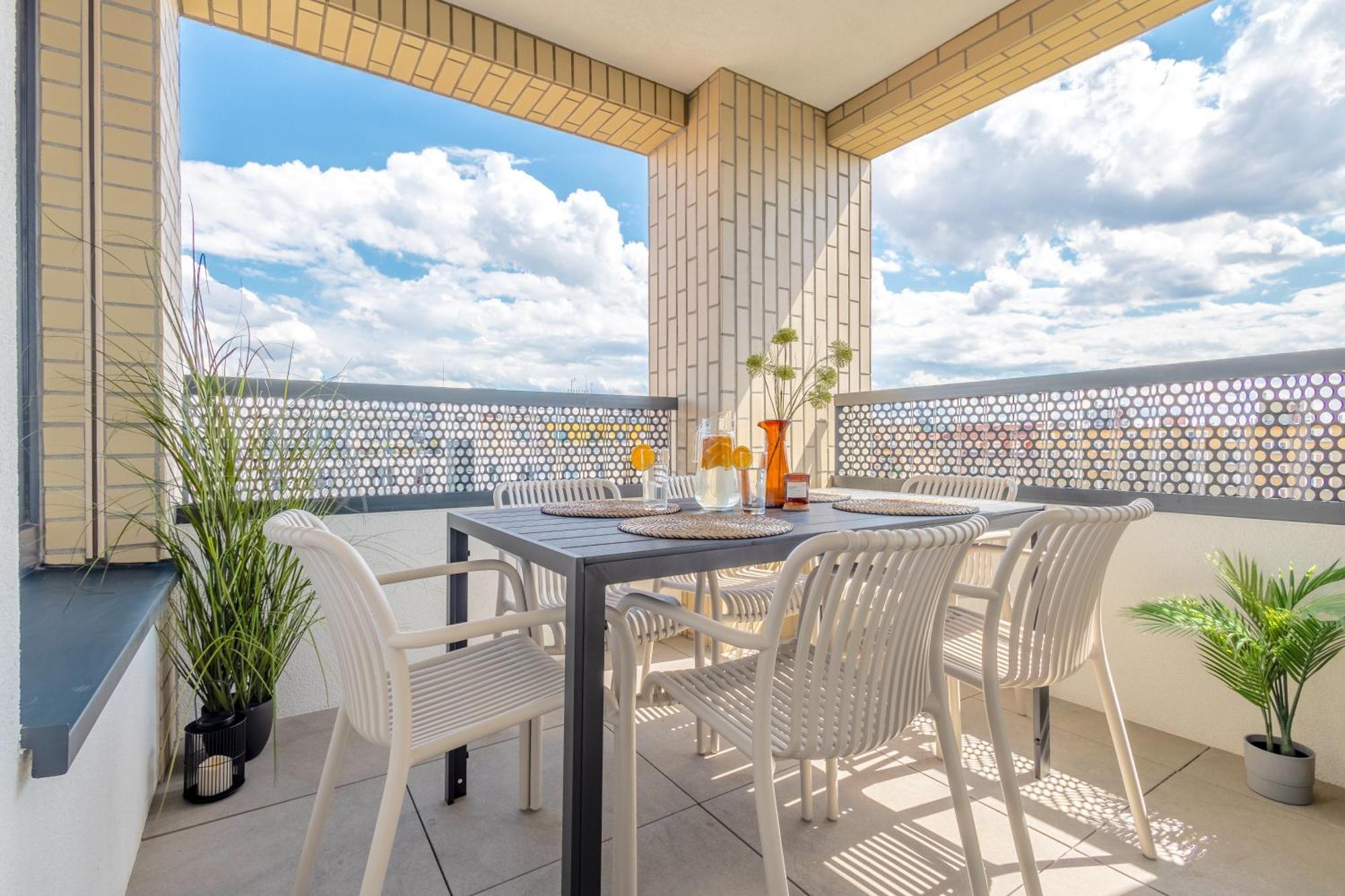 Bright 2Br - 4Th Floor, Balcony, Free Parking By Gravity Prague Apartment Екстериор снимка