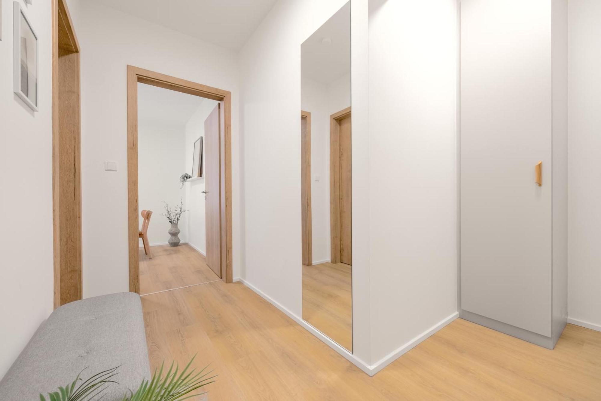 Bright 2Br - 4Th Floor, Balcony, Free Parking By Gravity Prague Apartment Екстериор снимка