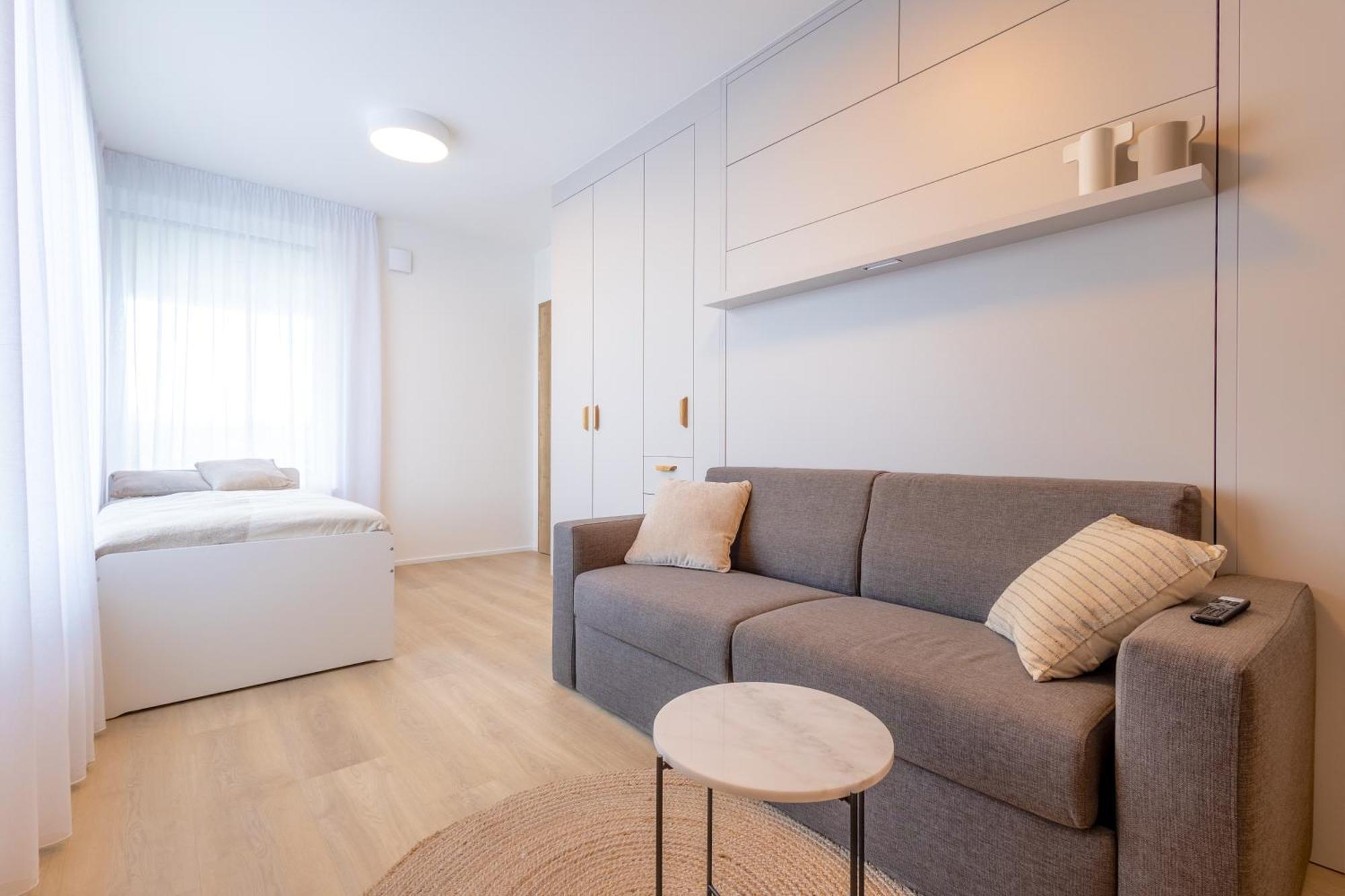 Bright 2Br - 4Th Floor, Balcony, Free Parking By Gravity Prague Apartment Екстериор снимка