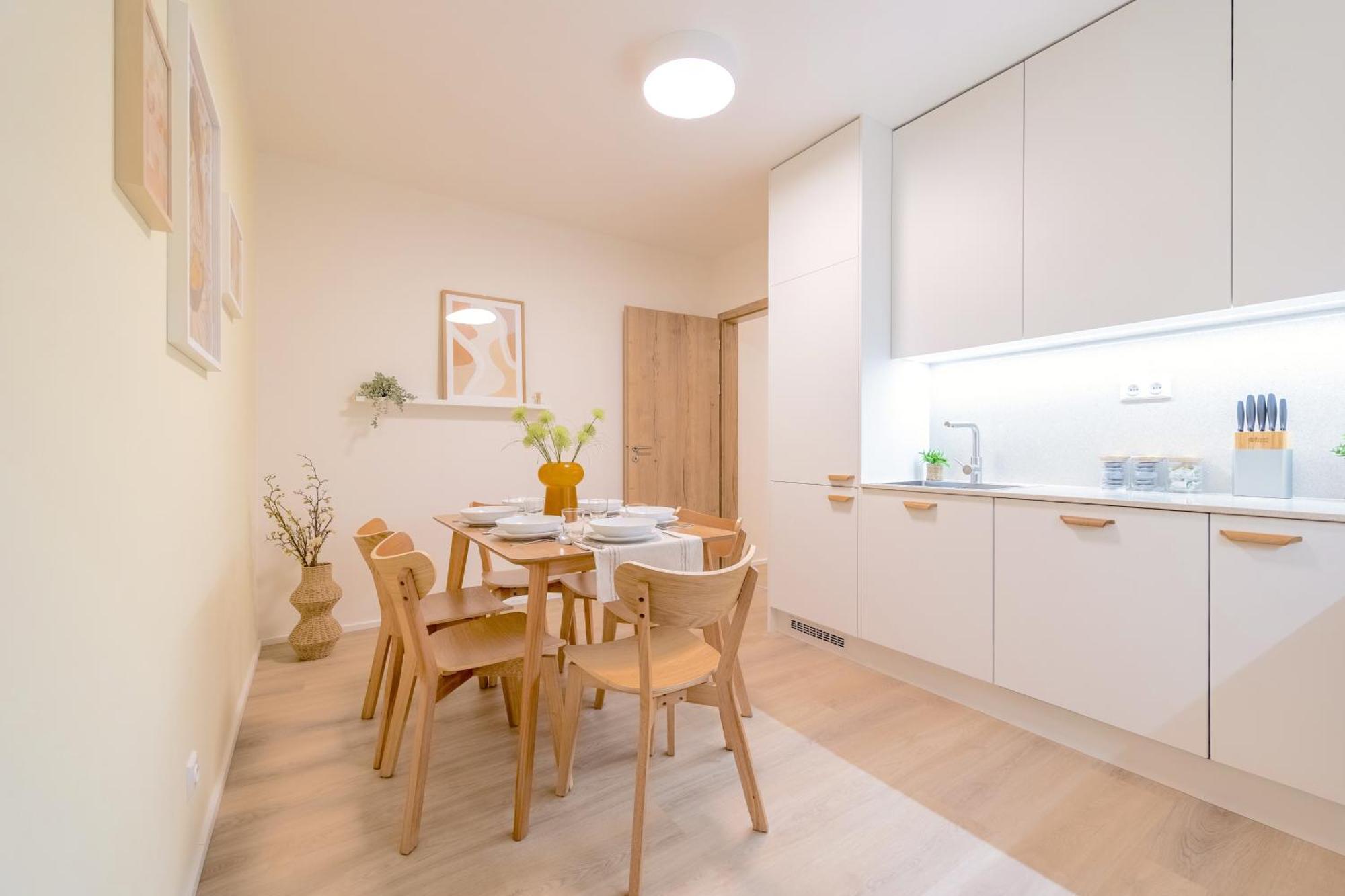 Bright 2Br - 4Th Floor, Balcony, Free Parking By Gravity Prague Apartment Екстериор снимка