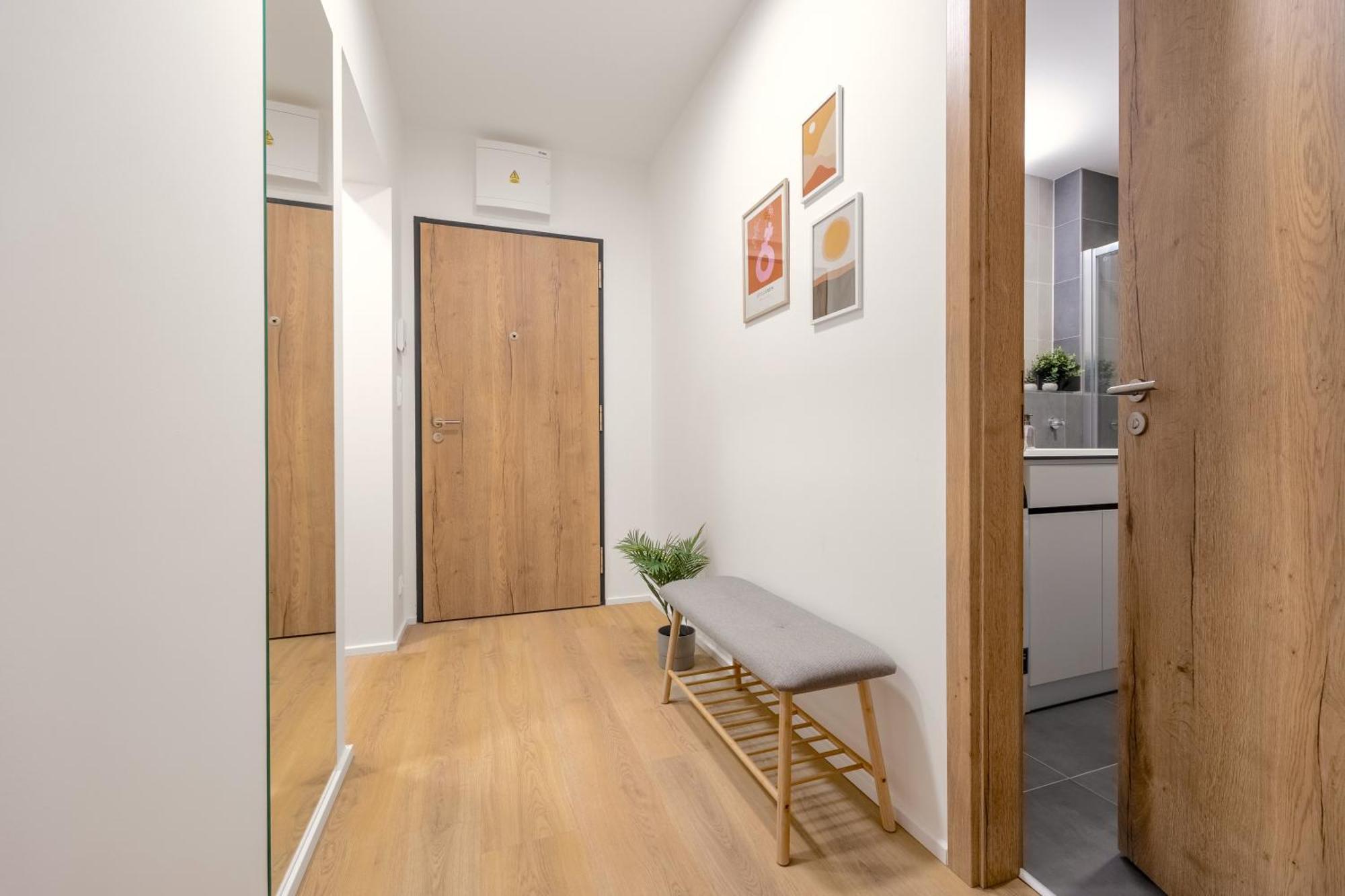 Bright 2Br - 4Th Floor, Balcony, Free Parking By Gravity Prague Apartment Екстериор снимка