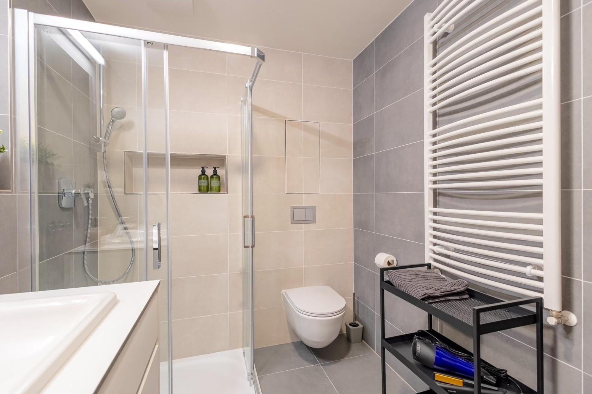 Bright 2Br - 4Th Floor, Balcony, Free Parking By Gravity Prague Apartment Екстериор снимка