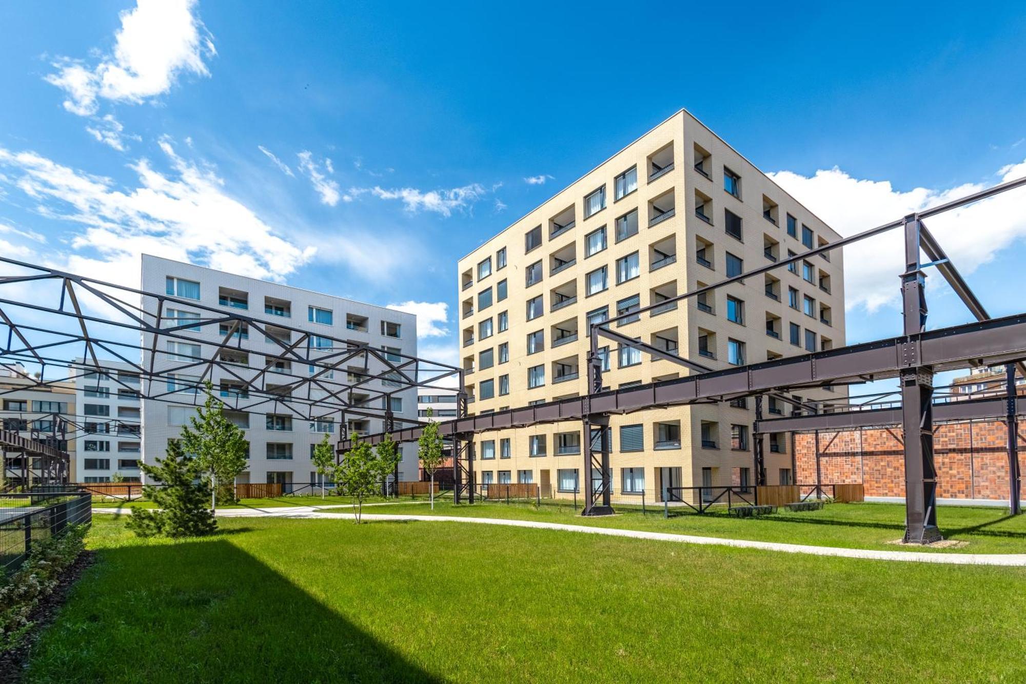 Bright 2Br - 4Th Floor, Balcony, Free Parking By Gravity Prague Apartment Екстериор снимка