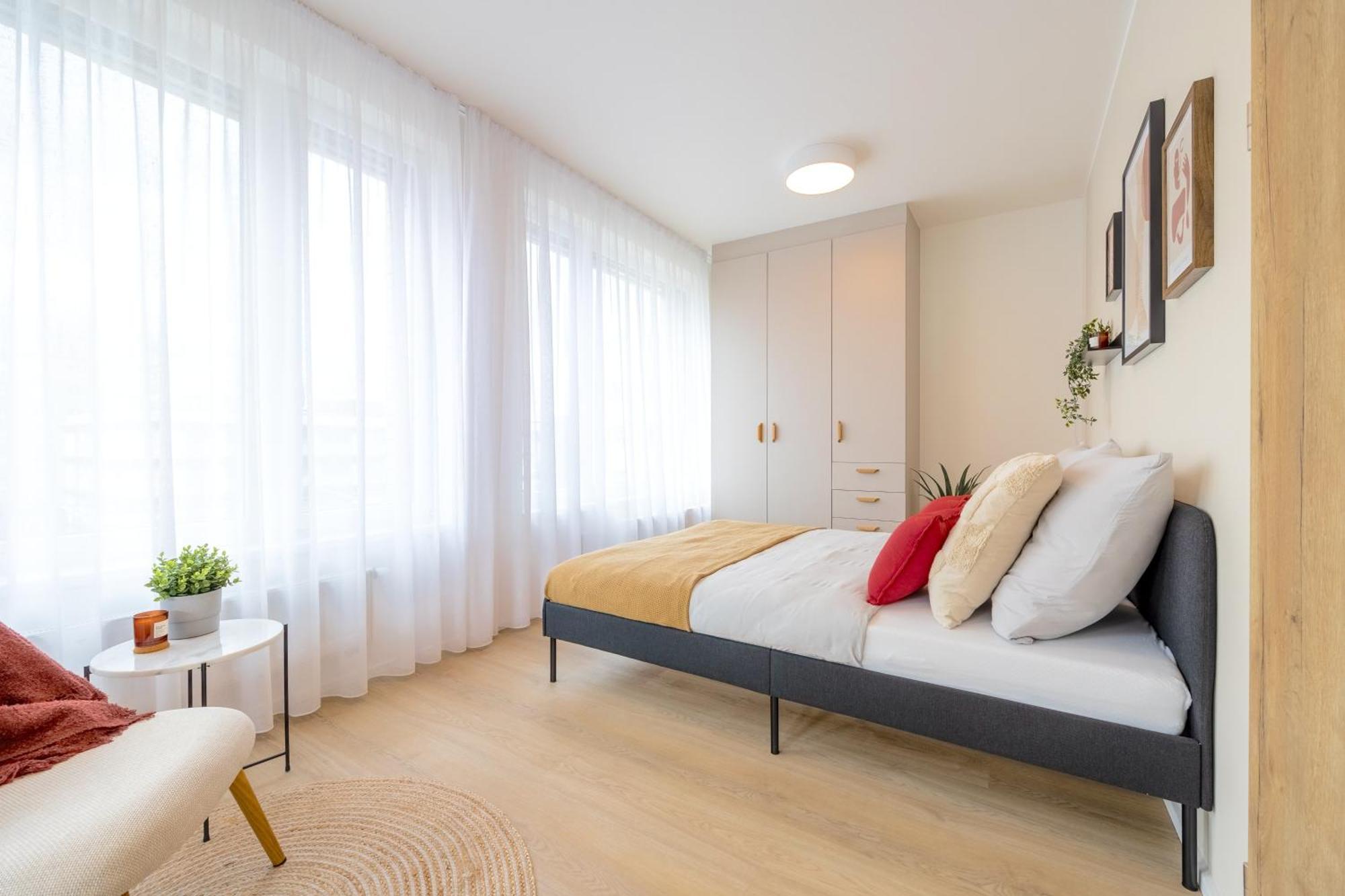 Bright 2Br - 4Th Floor, Balcony, Free Parking By Gravity Prague Apartment Екстериор снимка