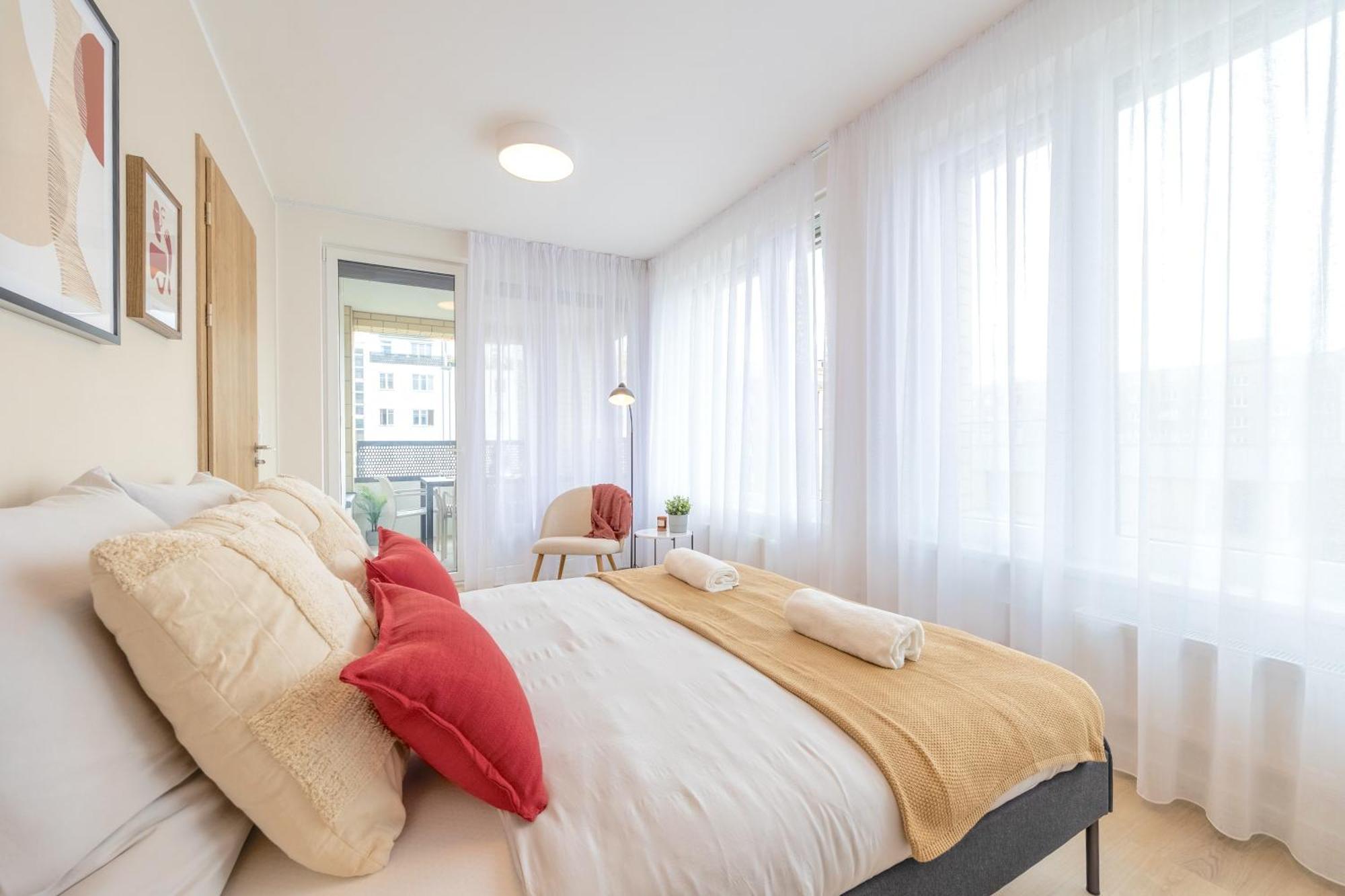 Bright 2Br - 4Th Floor, Balcony, Free Parking By Gravity Prague Apartment Екстериор снимка